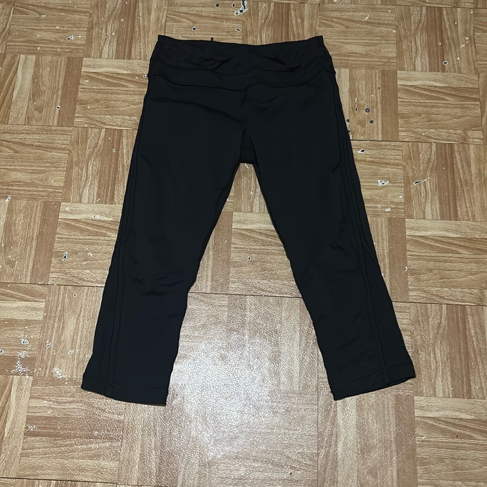 Lululemon black leggings ( SHORT LENGTH!!)